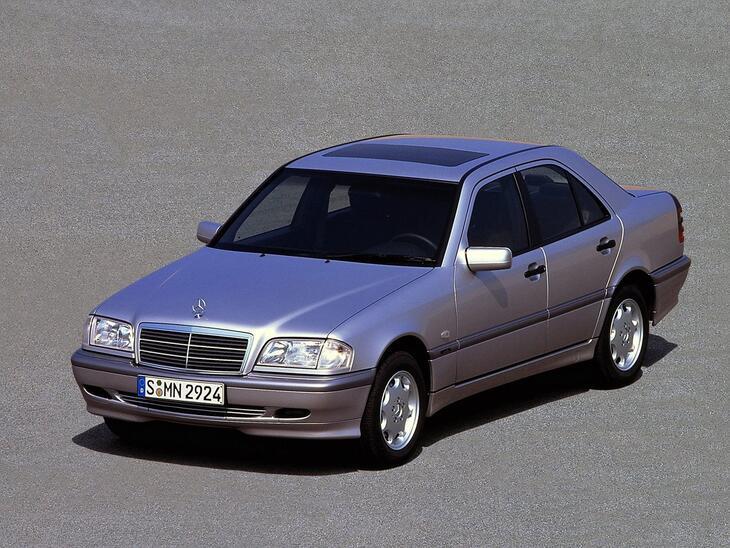 Mercedes-Benz-7858