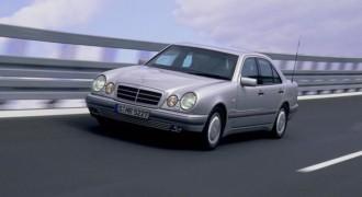 Mercedes-Benz-13943