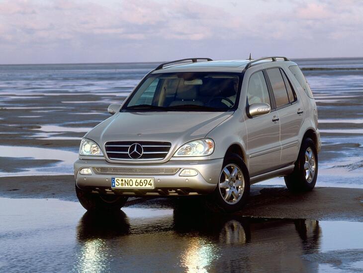 Mercedes-Benz-25635