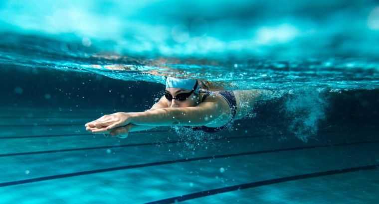 Опасность заражения коронавирусом в бассейне