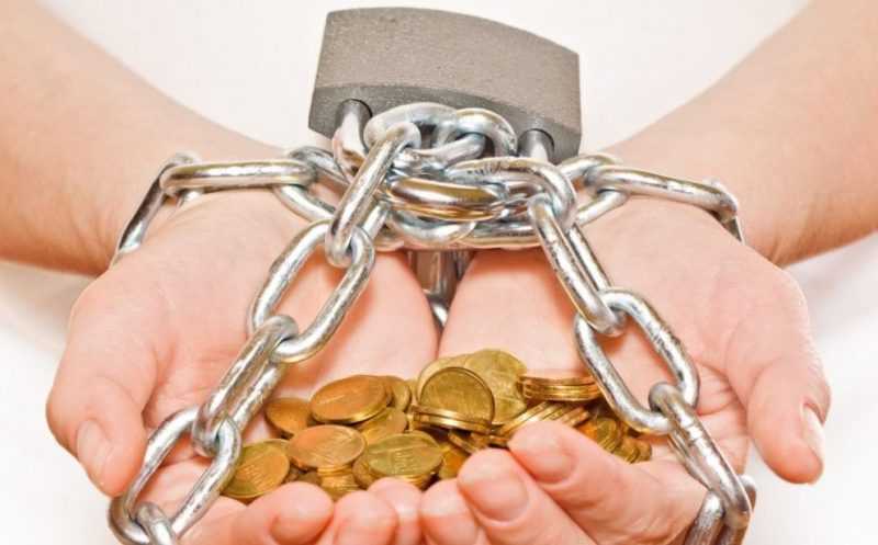 Взыскание долгов с пенсий граждан теперь запрещено в России